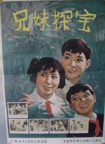 他扒开我的内裤把舌头伸进